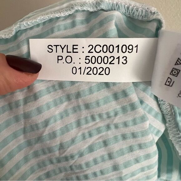 Vineyard Vines Seersucker Striped Romper in Aqua Size Large Short Sleeve - Picture 10 of 11